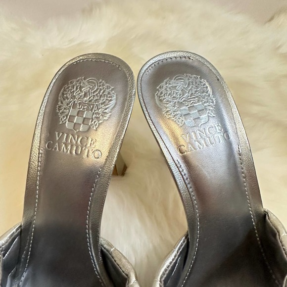 Vince Camuto Quilted Leather Silver Metallic Heels. Size 7.5. NWT - Picture 3 of 6